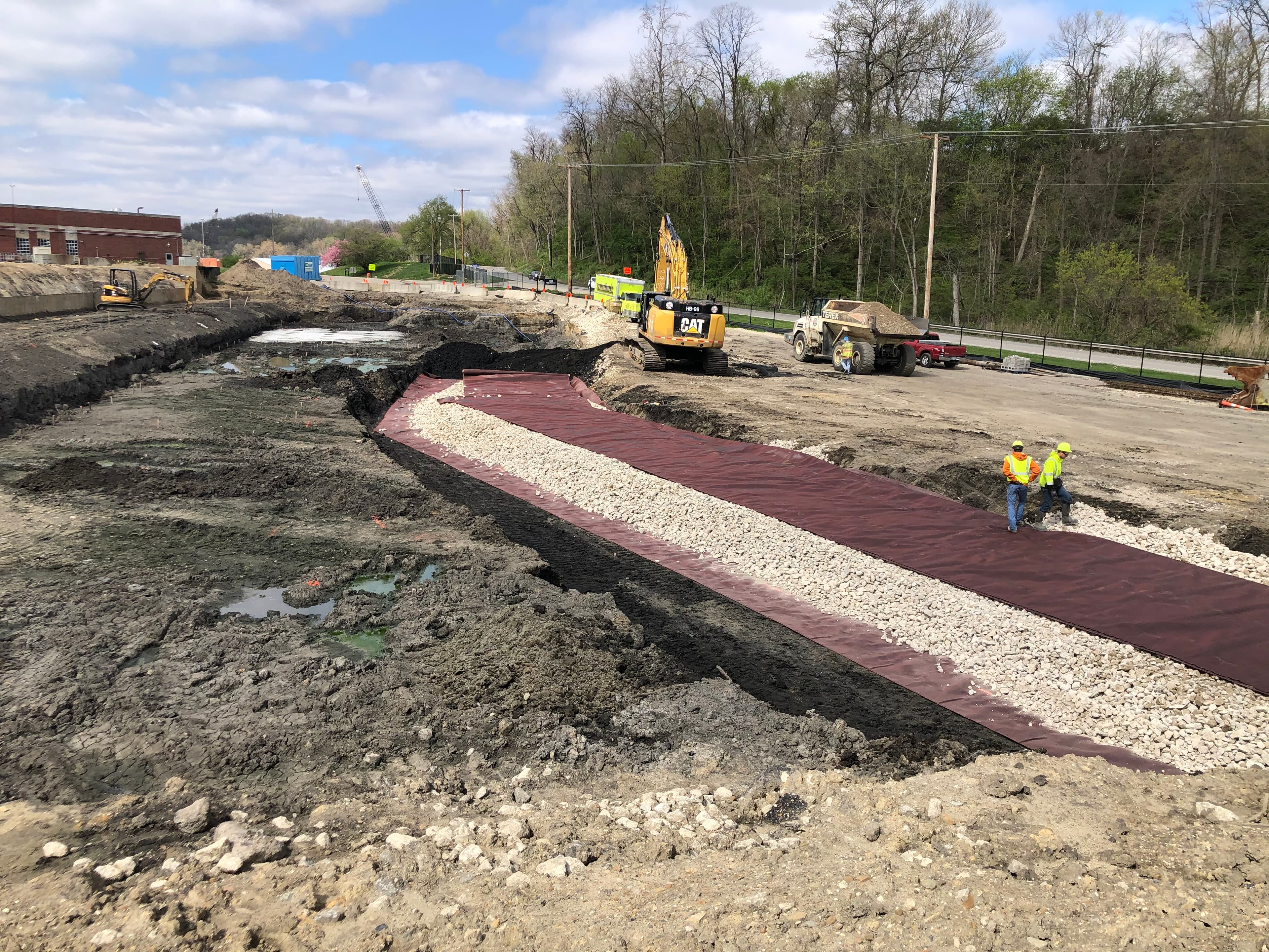 Constructing a working platform for Akron Main Outfall Sewer with MIRAFI RS580i