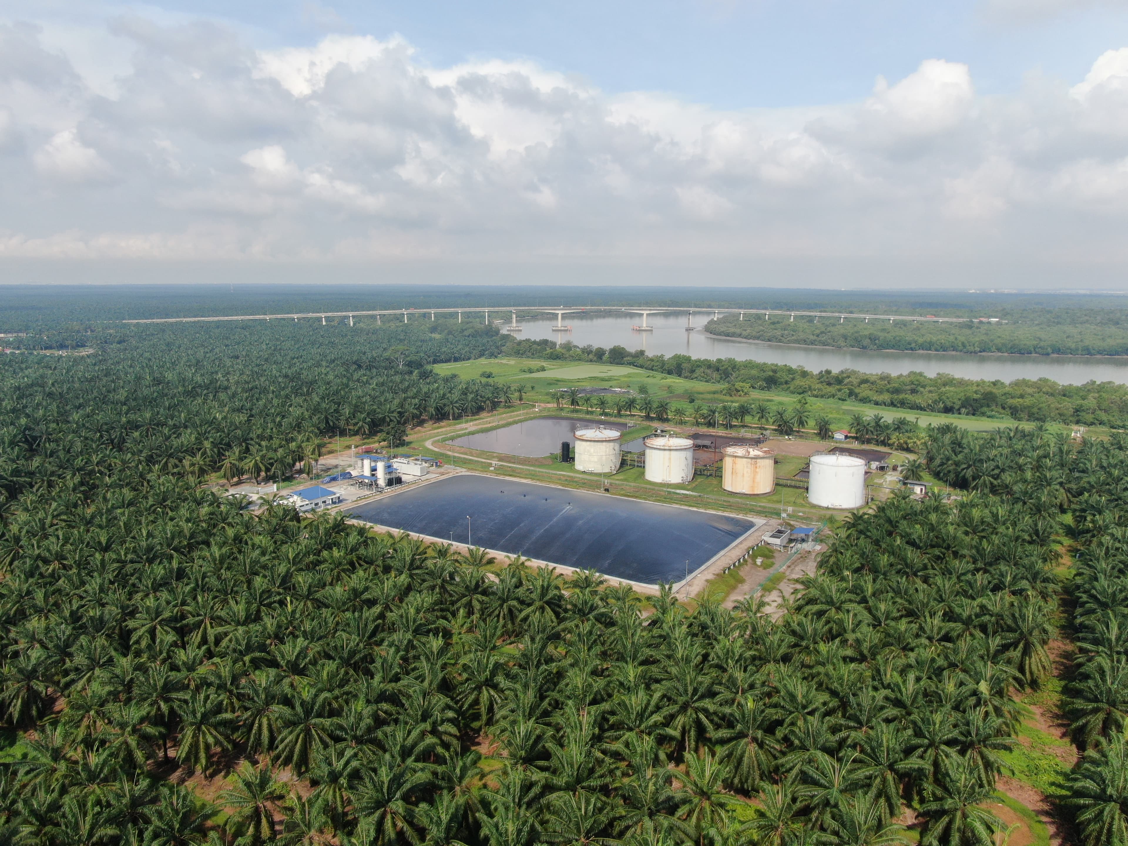 Cenergi transforms POME into renewable biogas in Malaysia, using GSE geomembranes. This project reduced GHG and the approach highlights innovation in waste recycling and contribution to renewable energy goals.